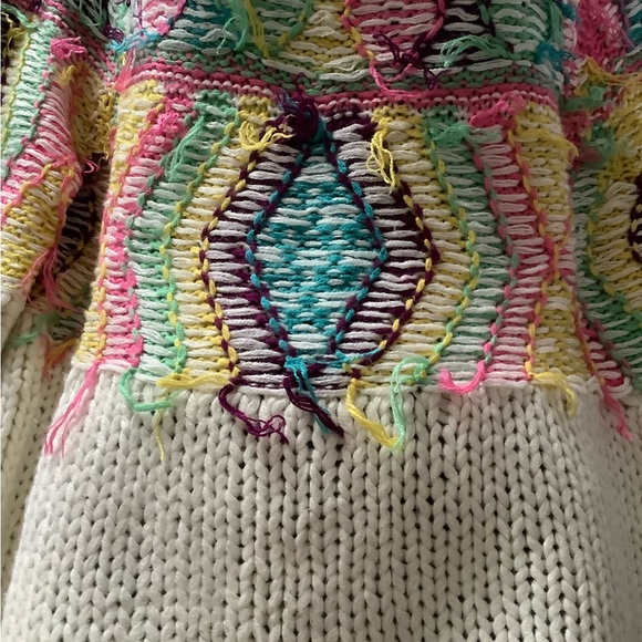 Bnwt, sweater, never worn. - Picture 3 of 4